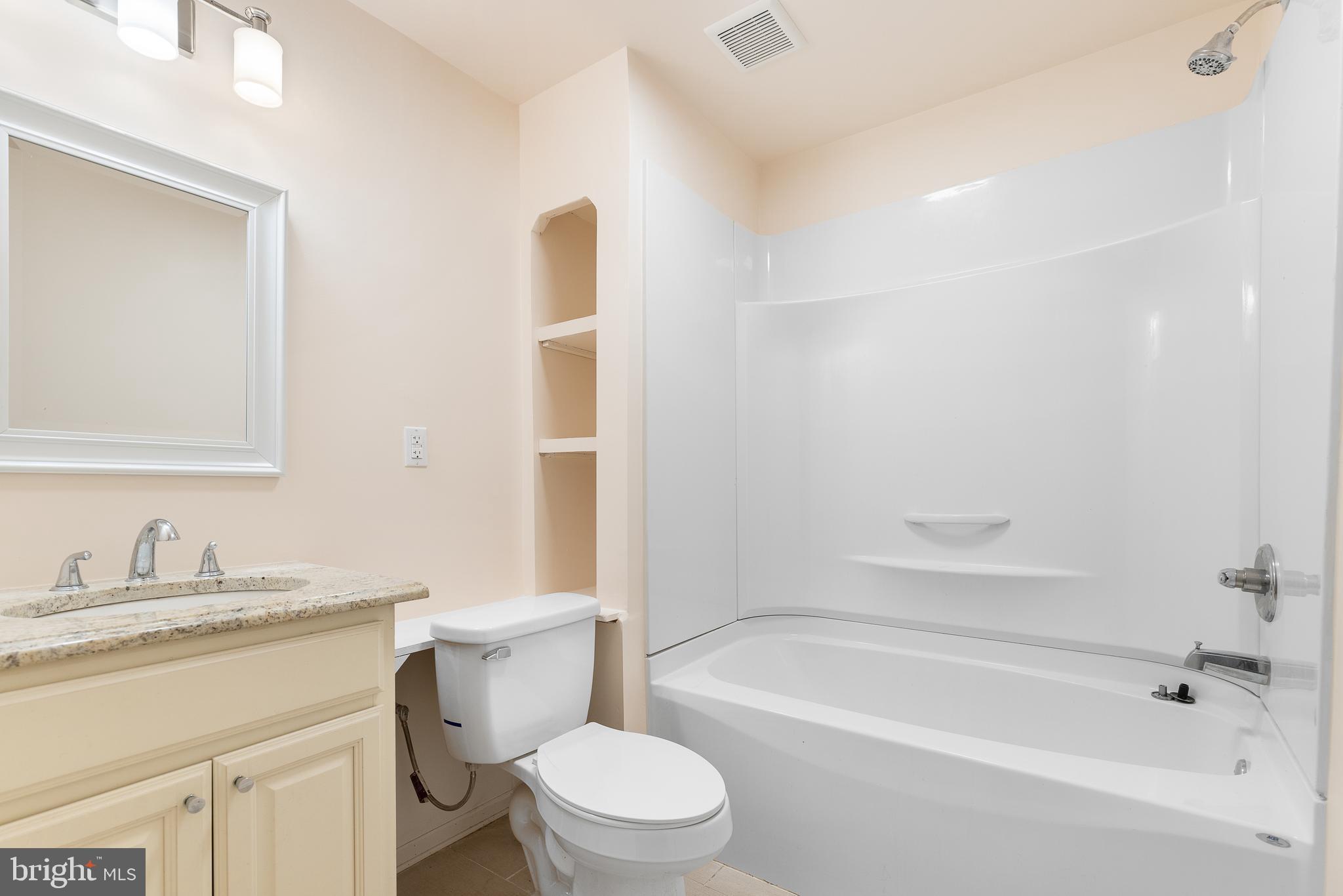 6917 Hawthorne Woods Cir