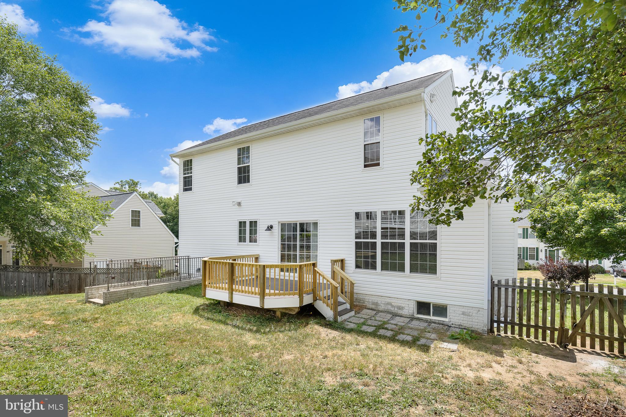 6917 Hawthorne Woods Cir