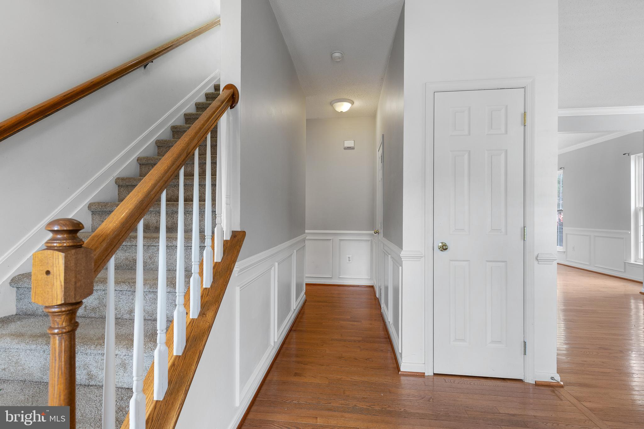 6917 Hawthorne Woods Cir