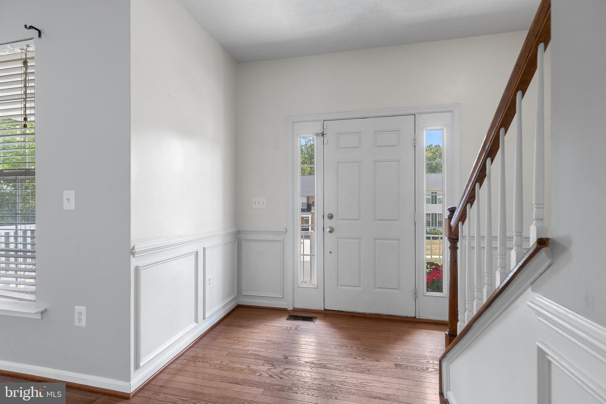 6917 Hawthorne Woods Cir