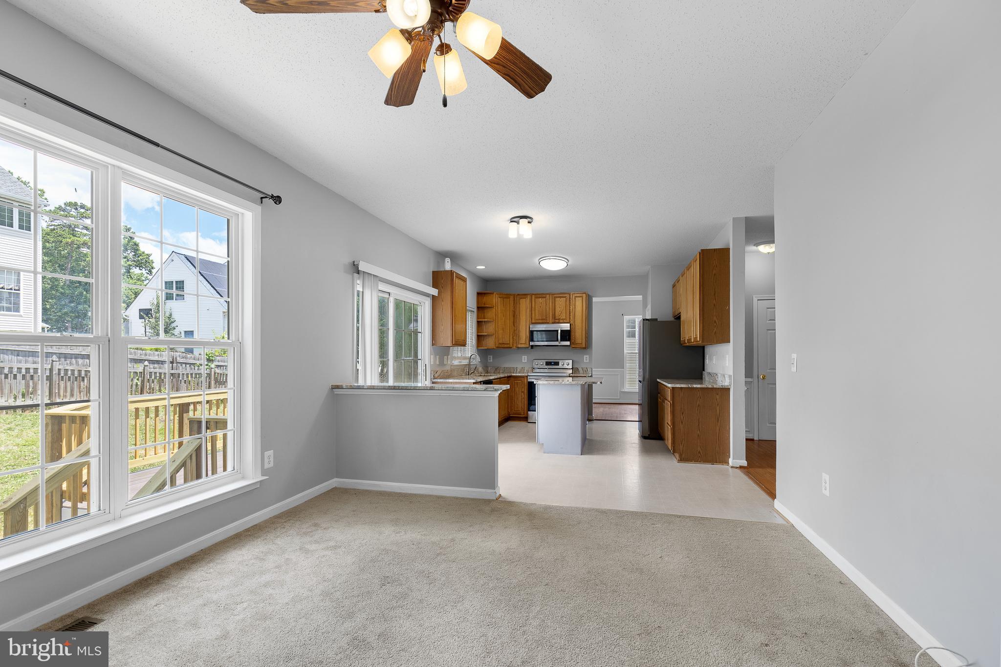 6917 Hawthorne Woods Cir