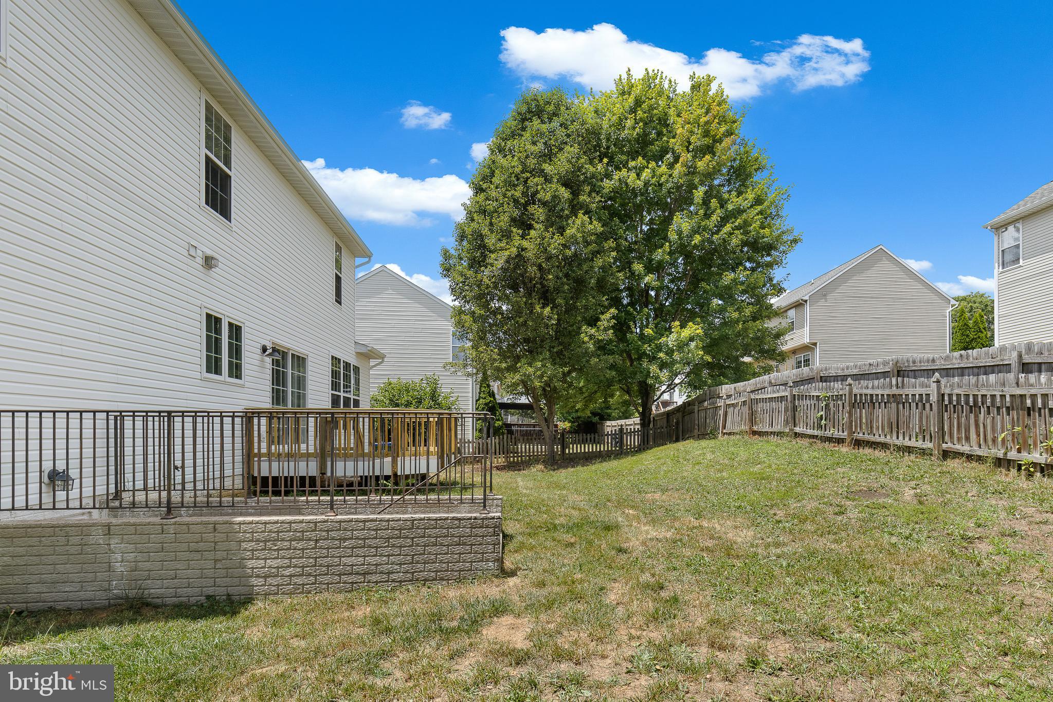 6917 Hawthorne Woods Cir