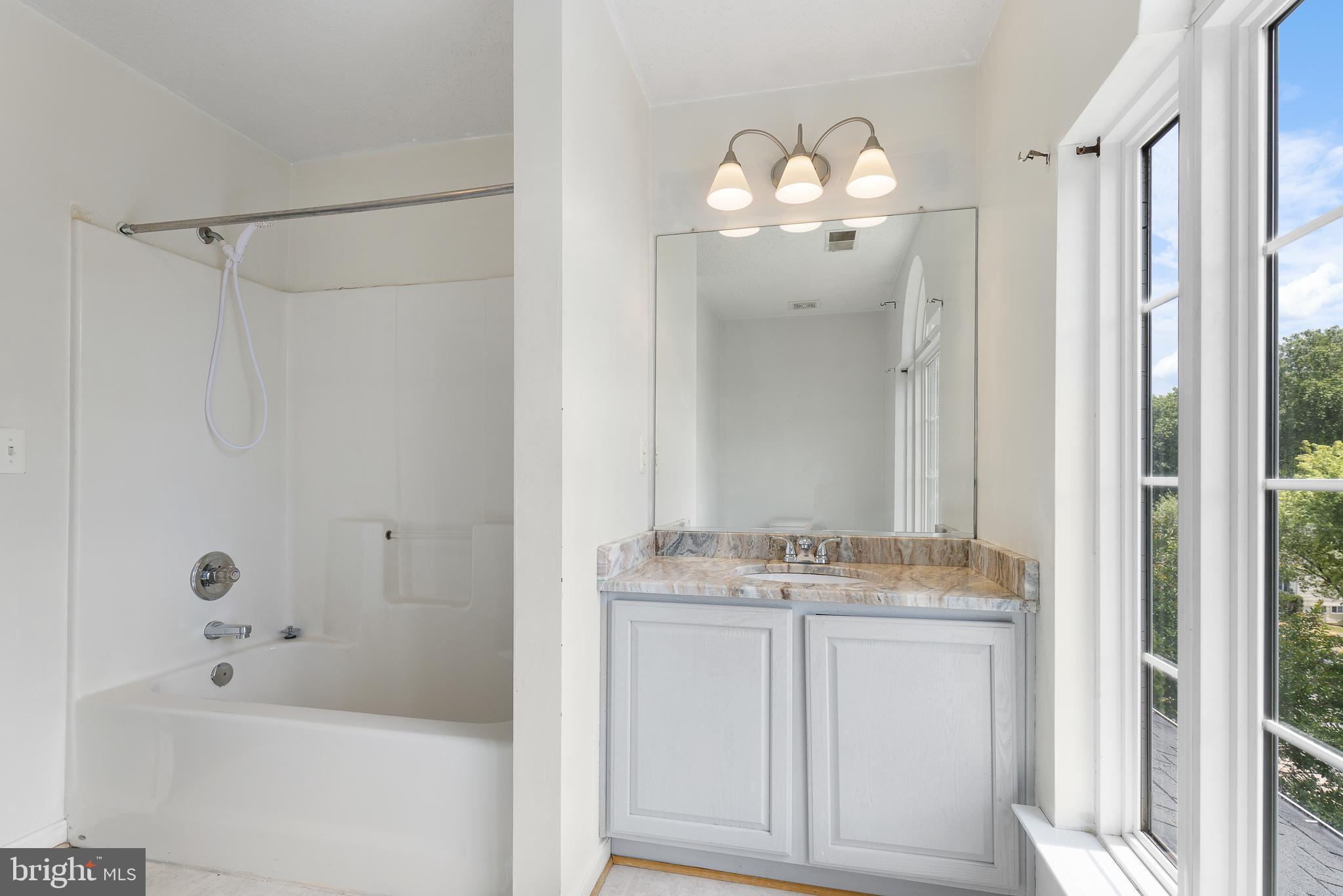 6917 Hawthorne Woods Cir