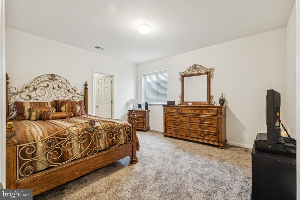 916 CRAB APPLE DRIVE