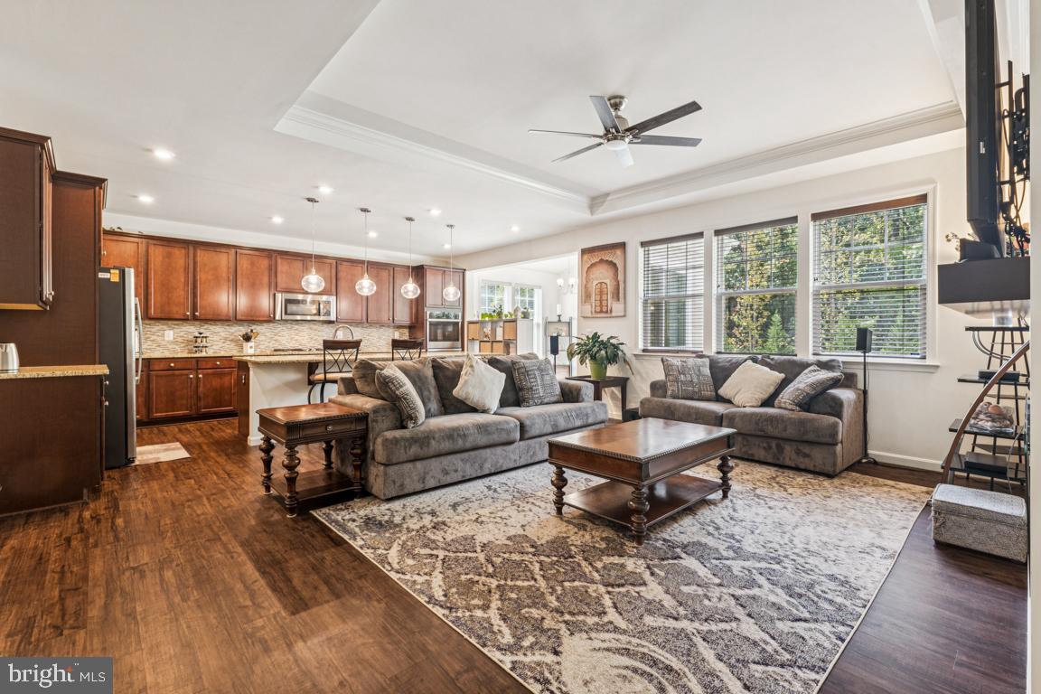 916 CRAB APPLE DRIVE