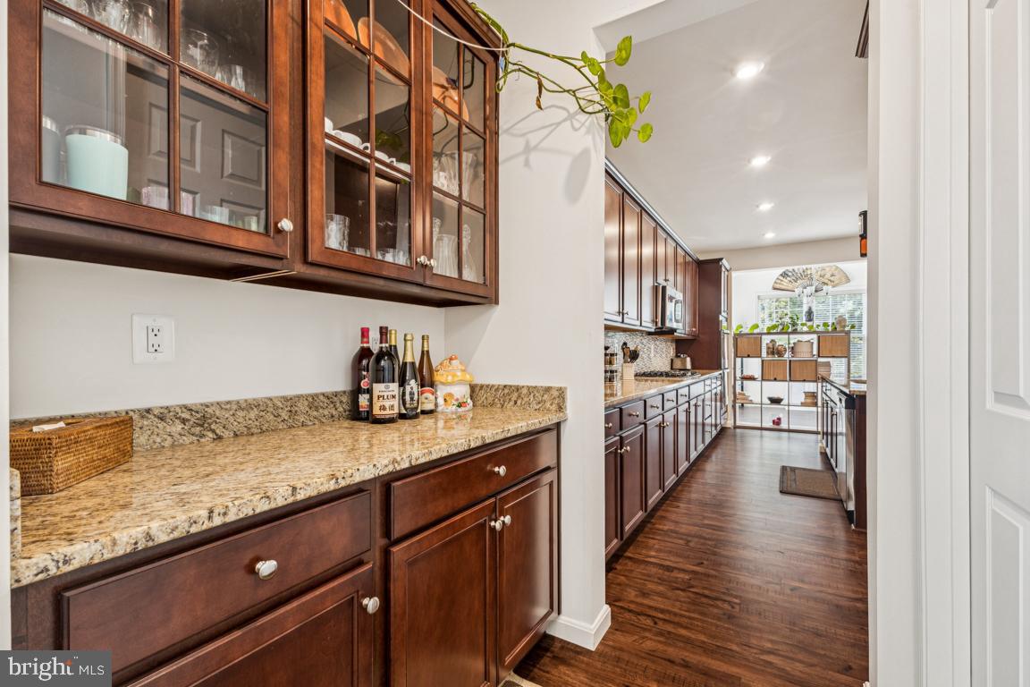 916 CRAB APPLE DRIVE