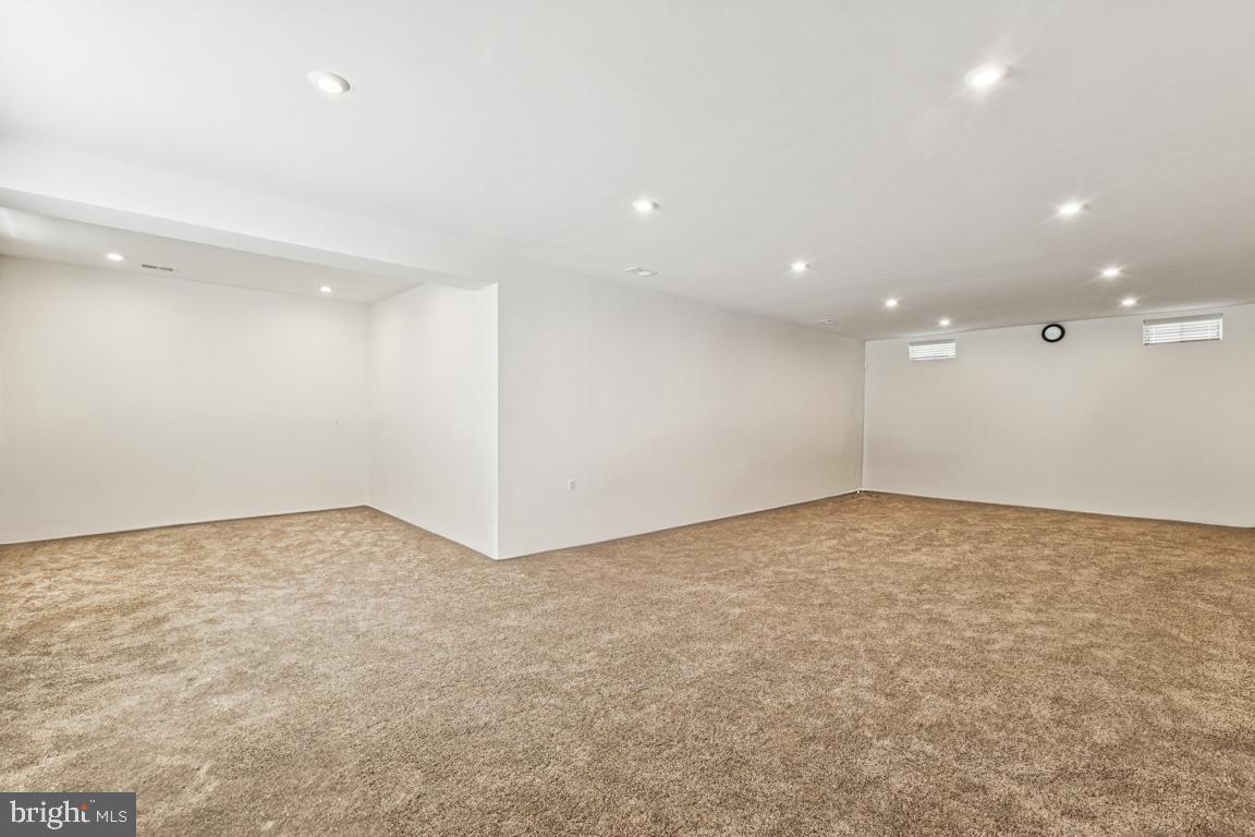 916 CRAB APPLE DRIVE