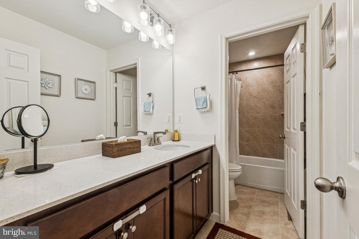 916 CRAB APPLE DRIVE