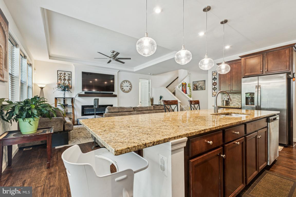 916 CRAB APPLE DRIVE