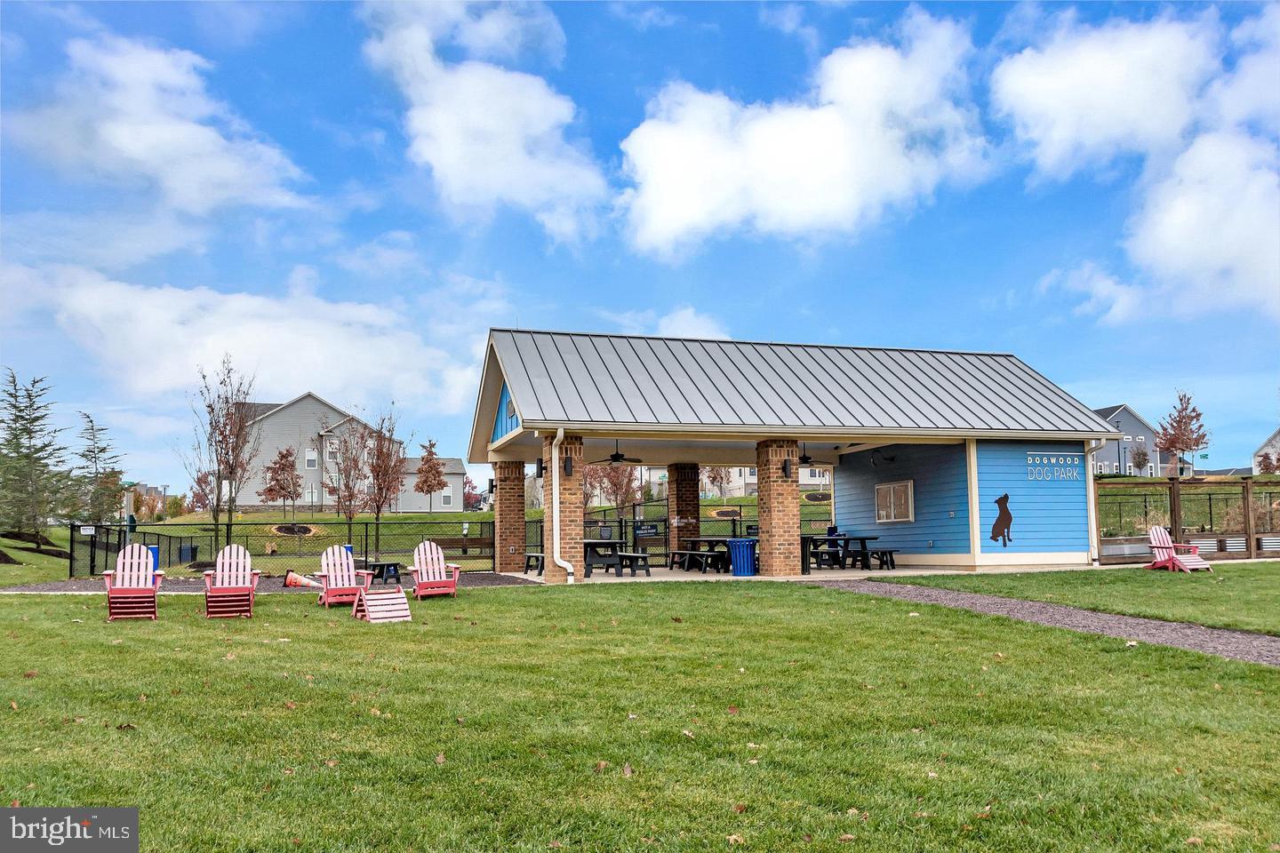 916 CRAB APPLE DRIVE