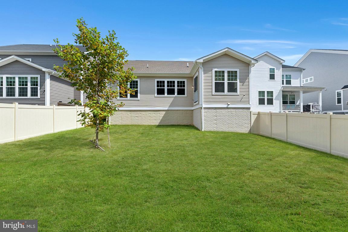 916 CRAB APPLE DRIVE