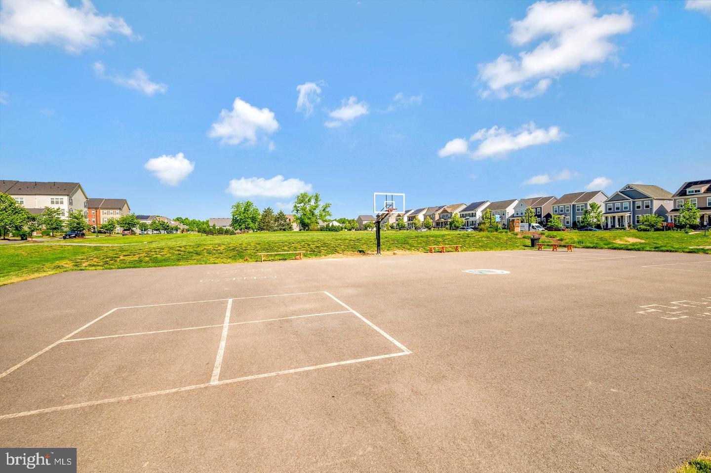 916 CRAB APPLE DRIVE