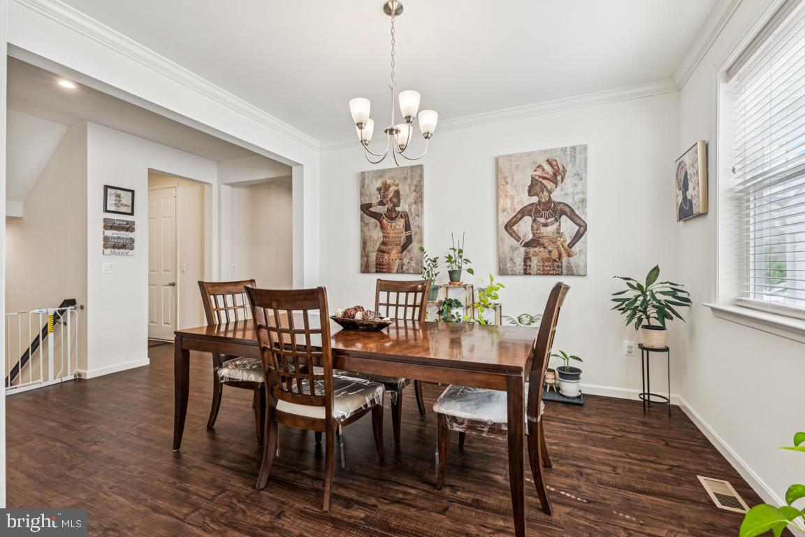 916 CRAB APPLE DRIVE