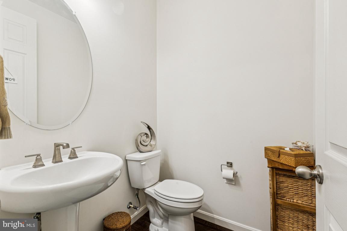 916 CRAB APPLE DRIVE