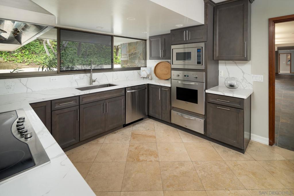5309 La Granada