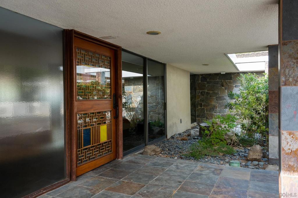 5309 La Granada