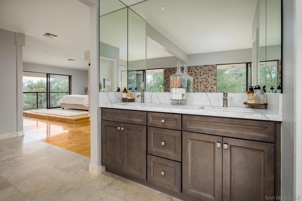 5309 La Granada