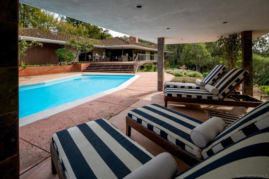 5309 La Granada