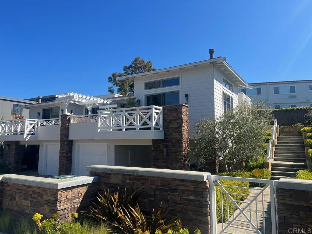 611 Stratford Court