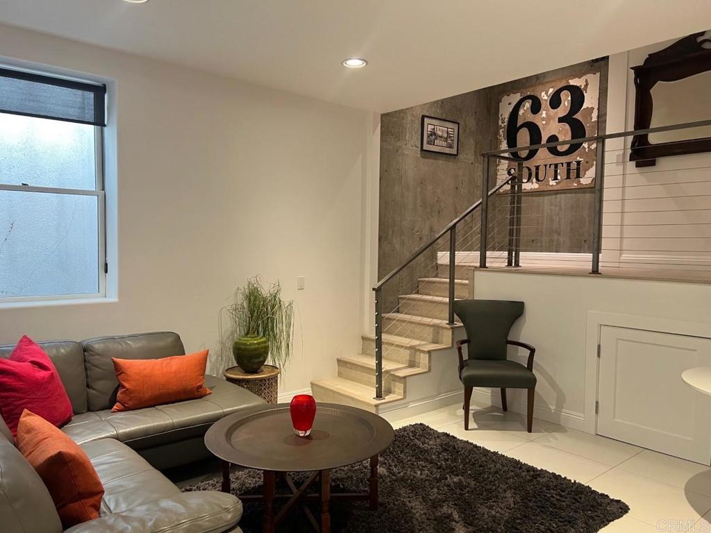 611 Stratford Court