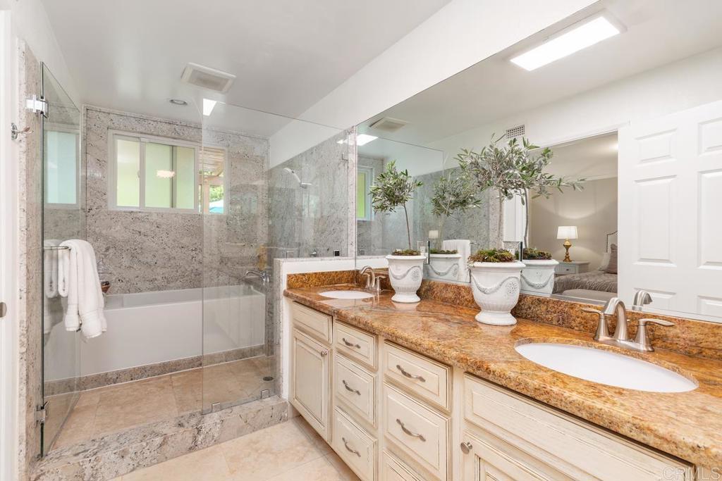 3075 Bonita Woods Dr