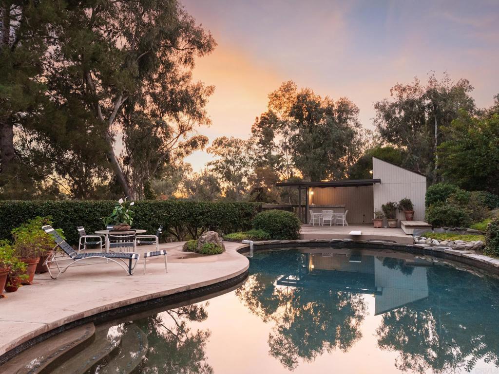 4905 El Arco Iris