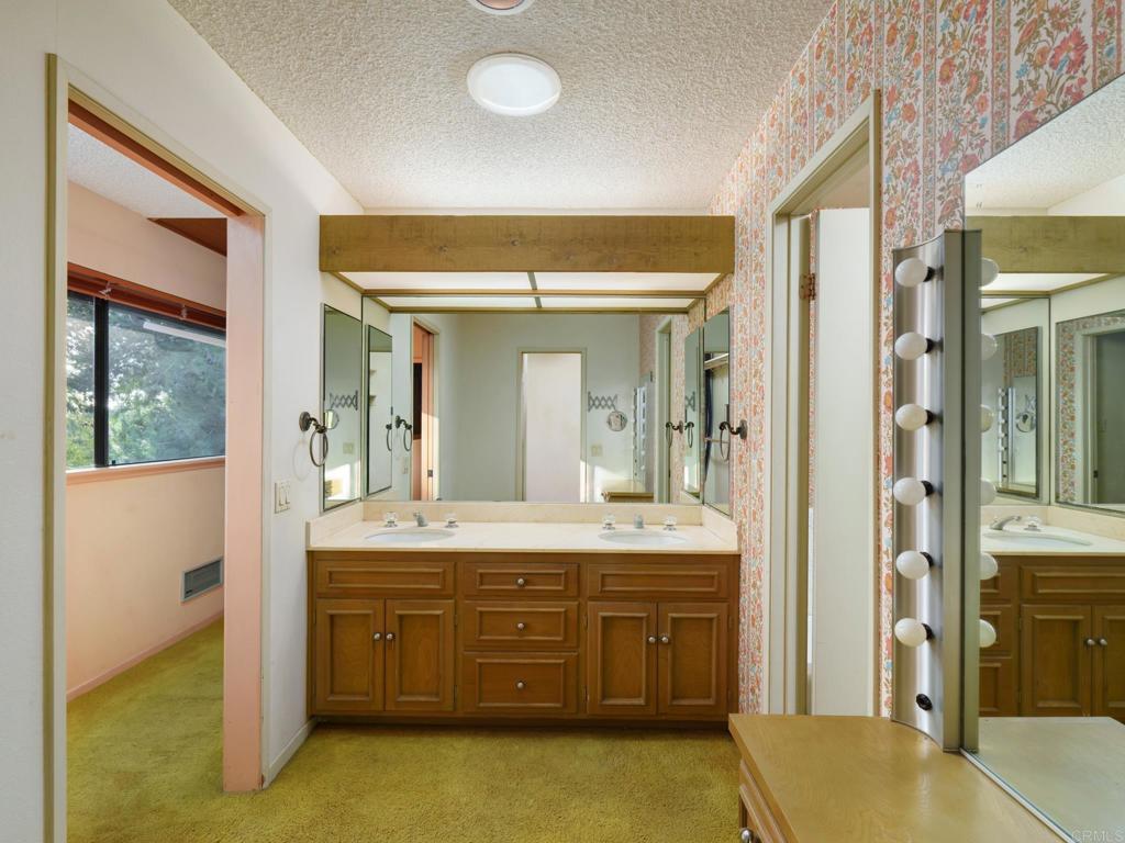 4905 El Arco Iris