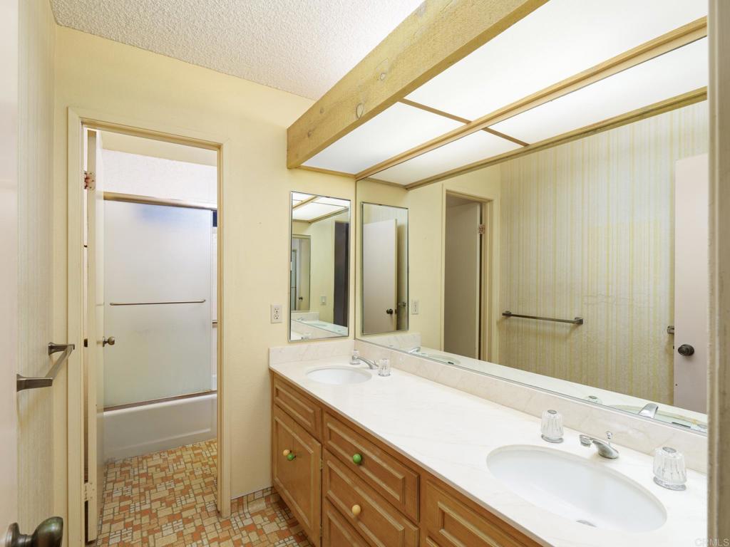 4905 El Arco Iris