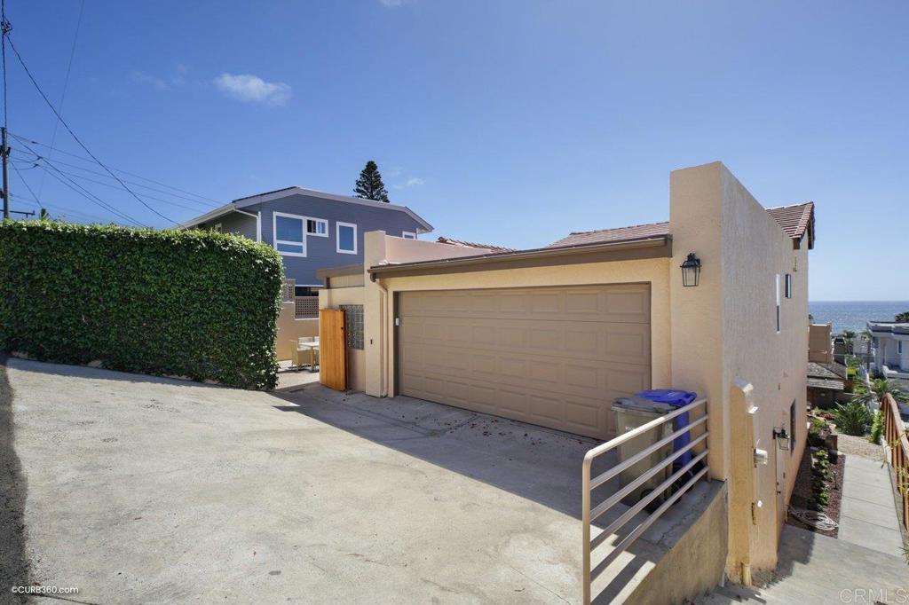 2473 Montgomery Ave
