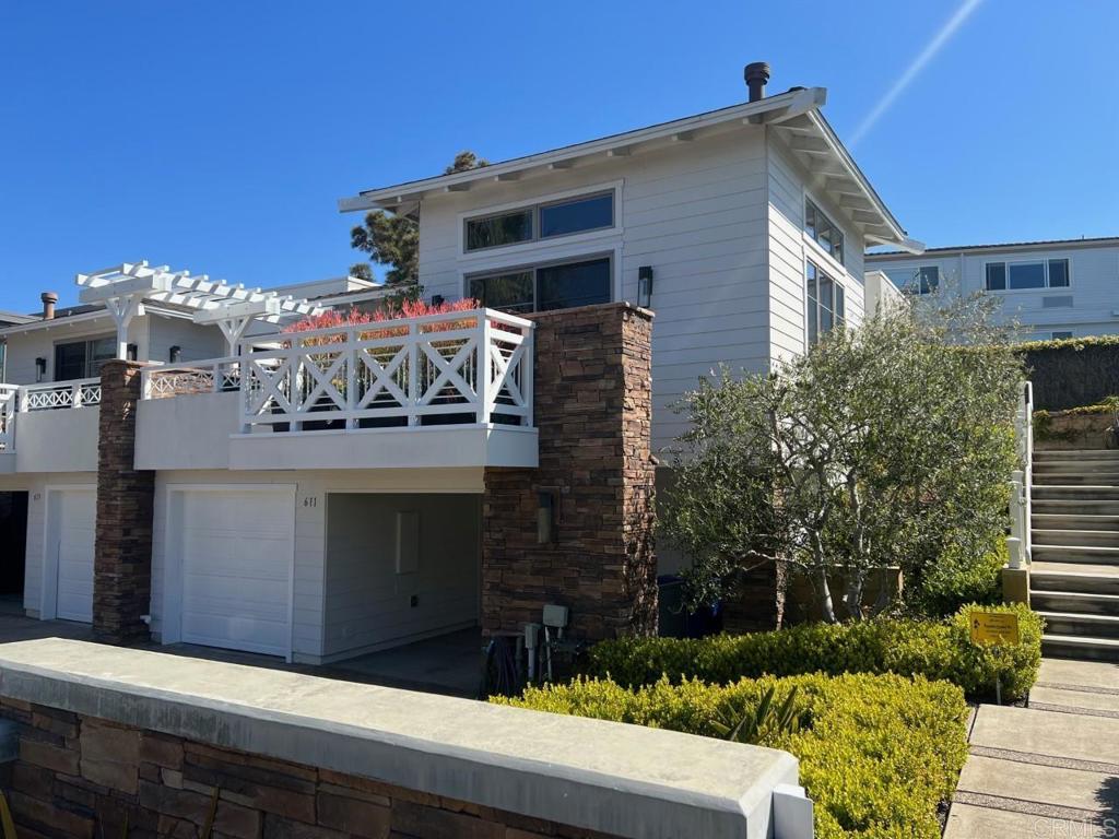 611 Stratford Ct