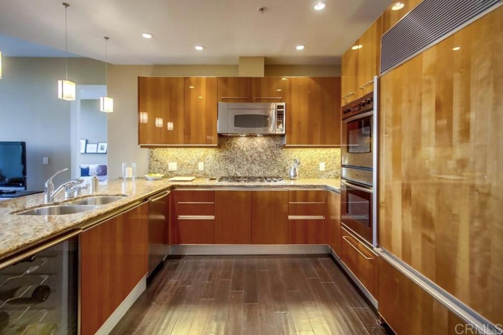 550 Front St 2003