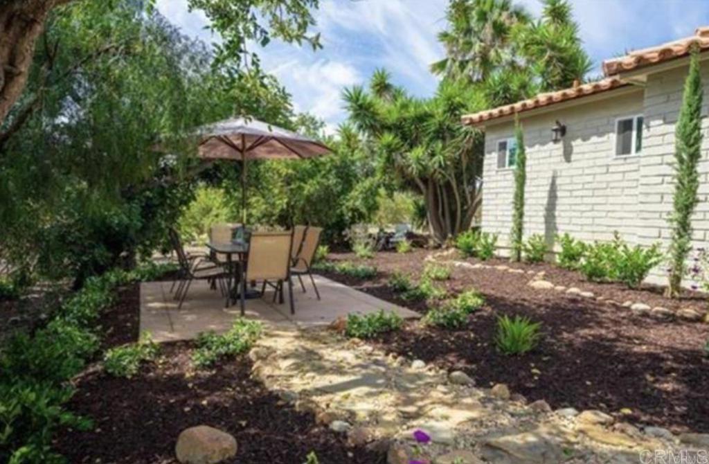 6416 Lago Lindo Guest House