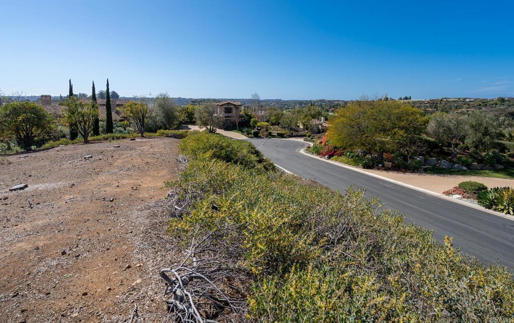 6241 Strada Fragante