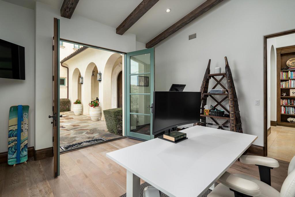 18411 Calle La Serra