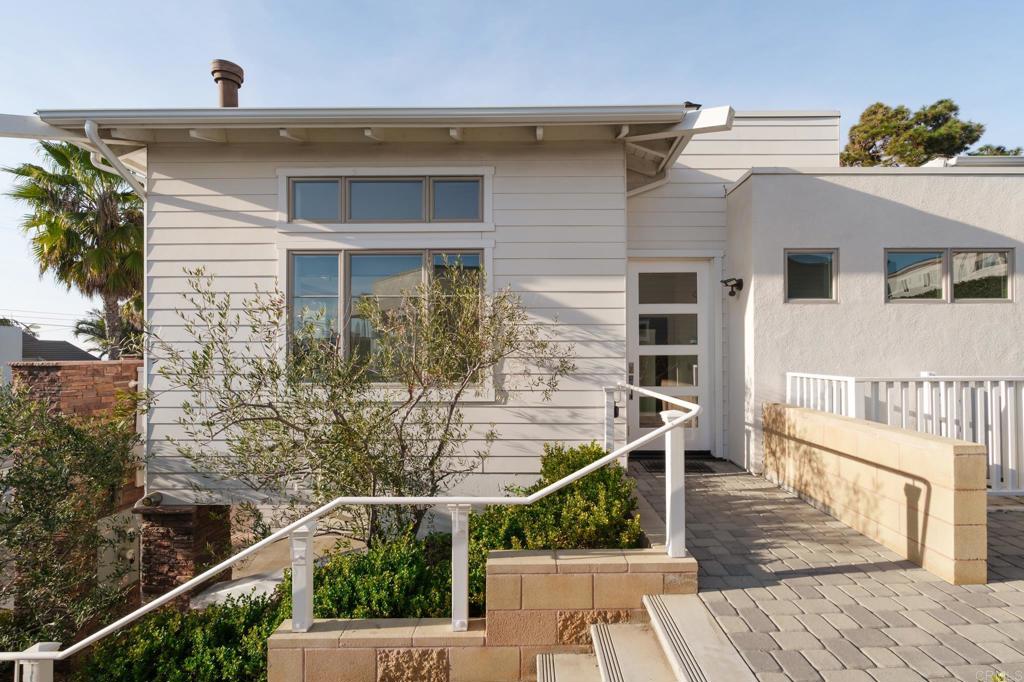 611 Stratford Ct