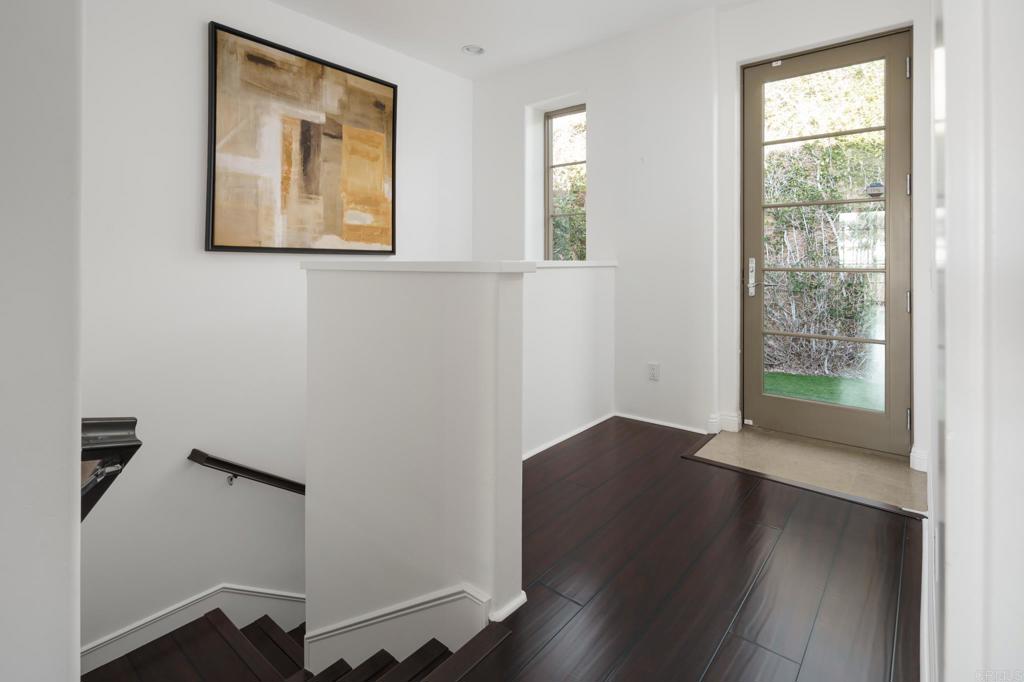 611 Stratford Ct