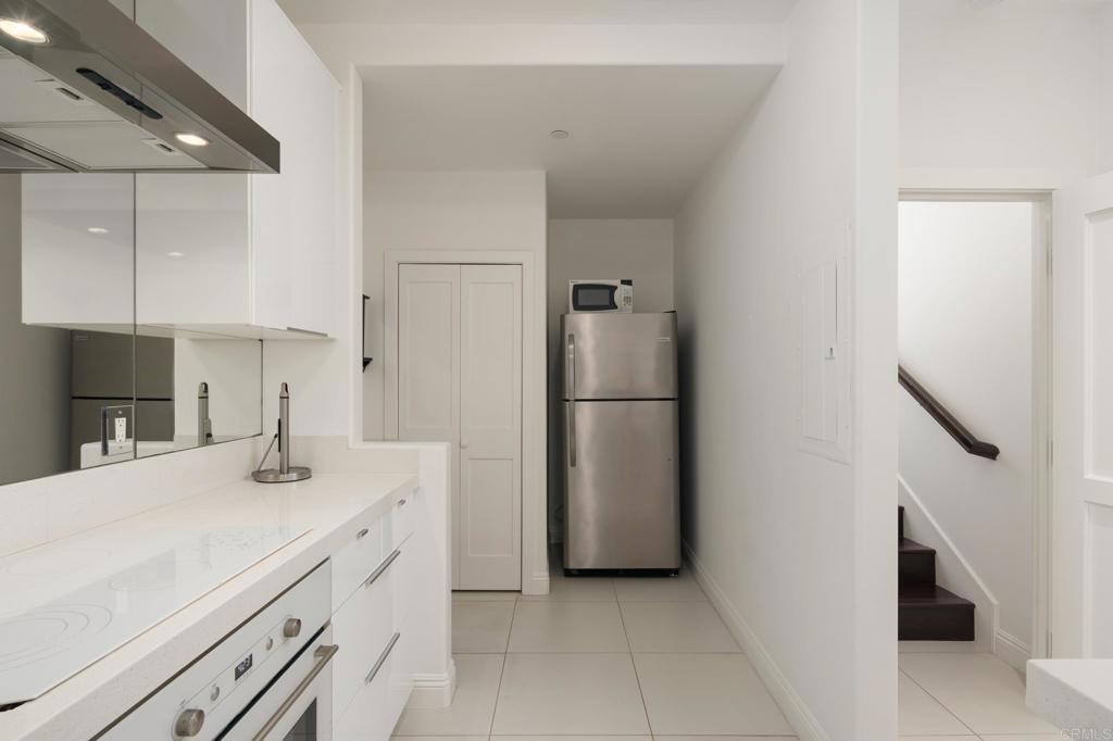 611 Stratford Ct
