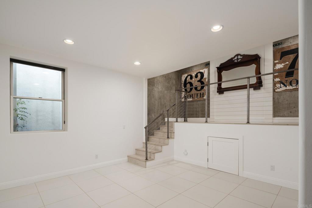 611 Stratford Ct