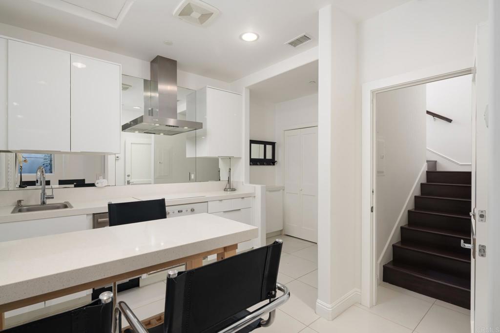 611 Stratford Ct