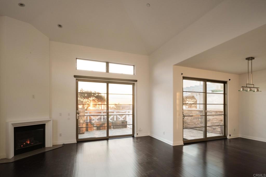 611 Stratford Ct