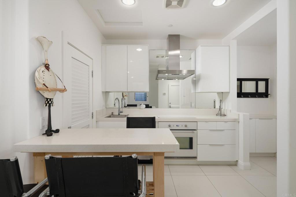 611 Stratford Ct