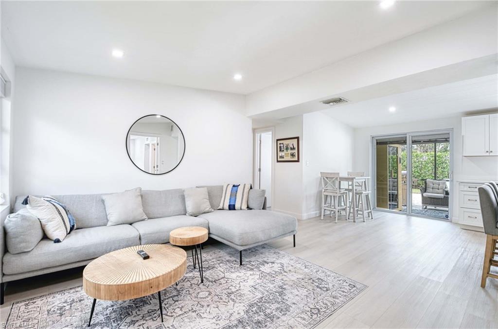 1280 Barbizon LN