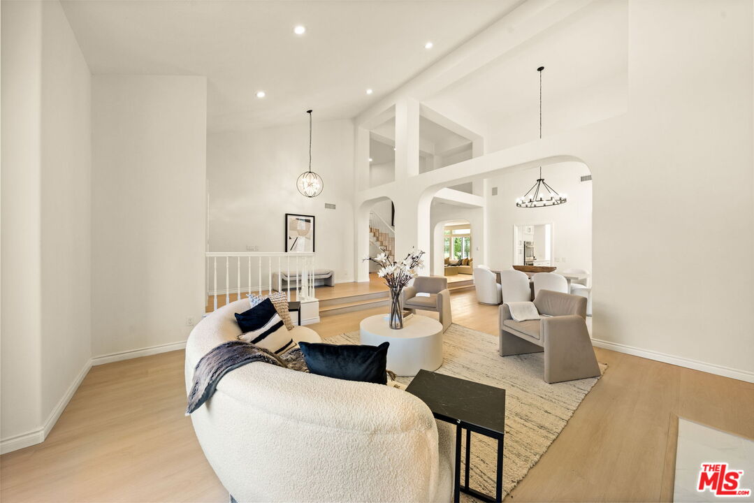22248 Cairnloch ST