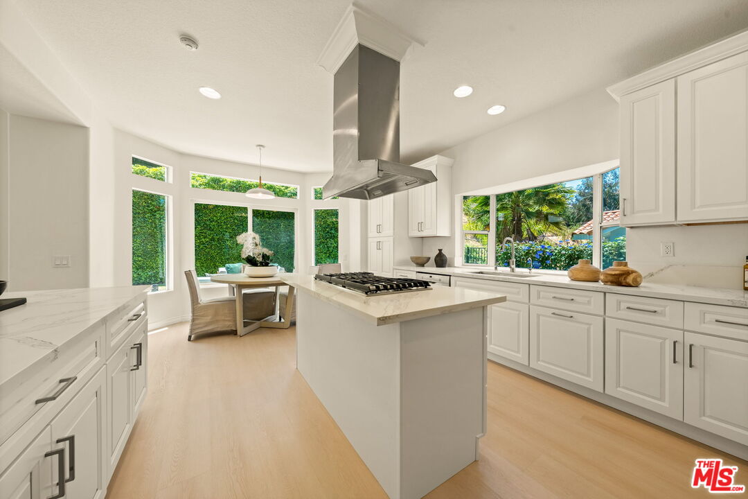 22248 Cairnloch ST