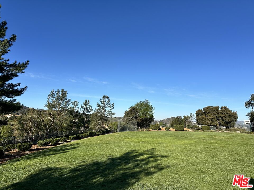 22248 Cairnloch ST