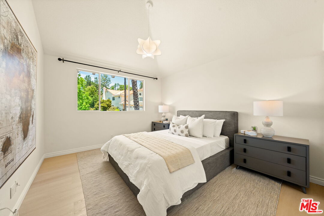 22248 Cairnloch ST