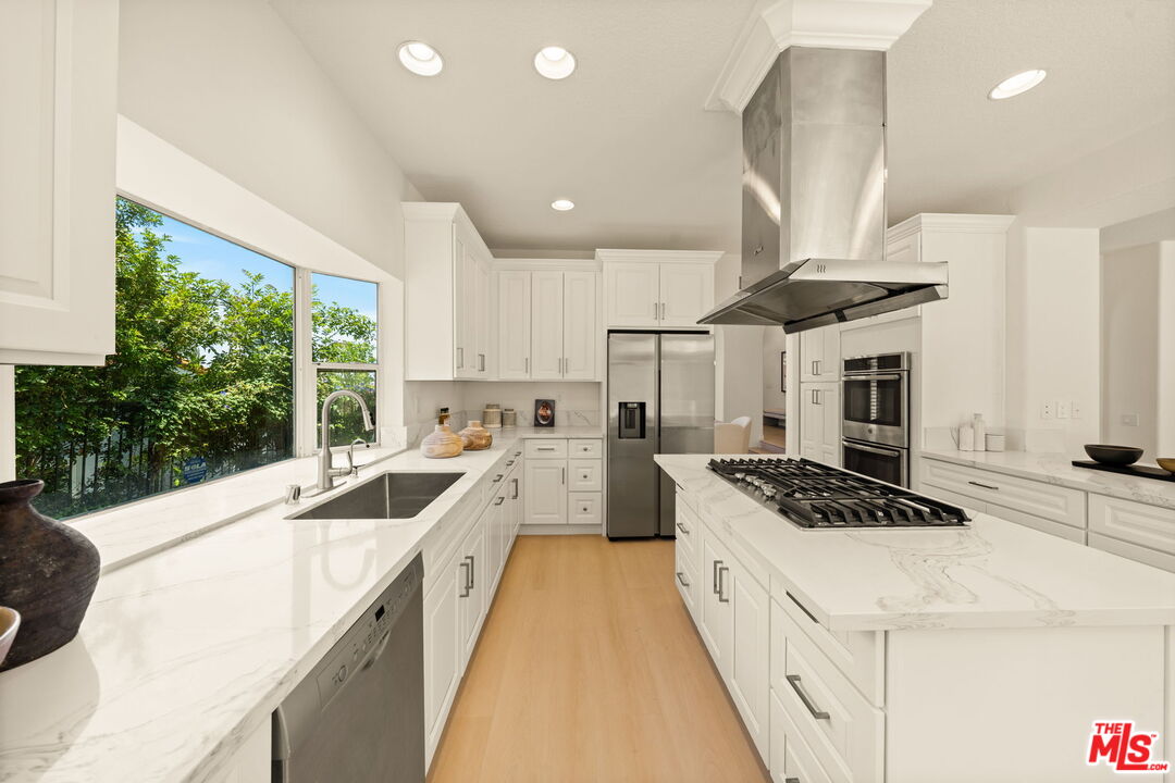 22248 Cairnloch ST