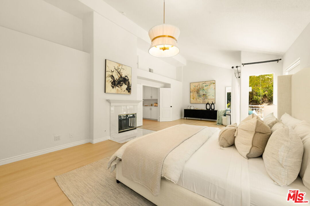 22248 Cairnloch ST