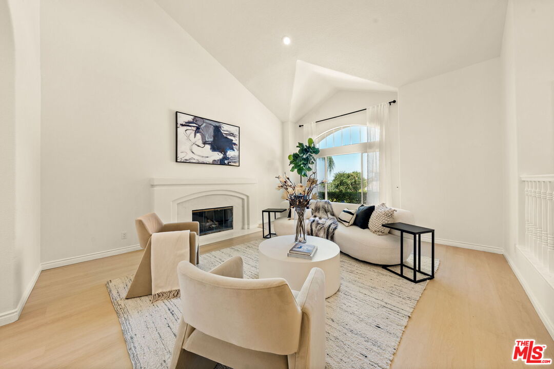 22248 Cairnloch ST