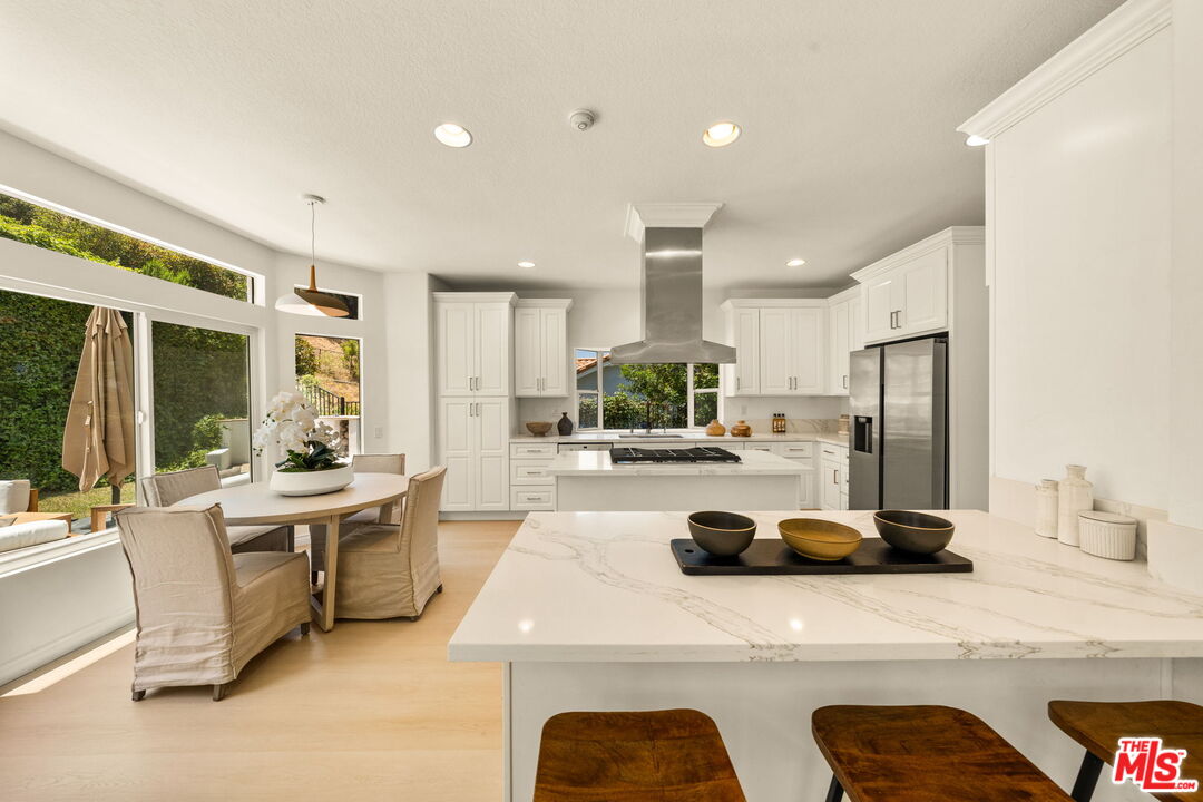 22248 Cairnloch ST